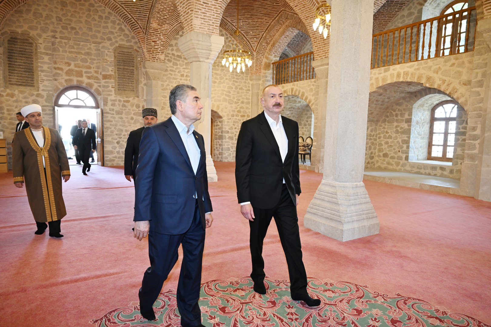 Prezident İlham Əliyev və Türkmənistan Xalq Məsləhətinin sədri Şuşada Yuxarı Gövhər Ağa məscidini ziyarət ediblər (FOTO)