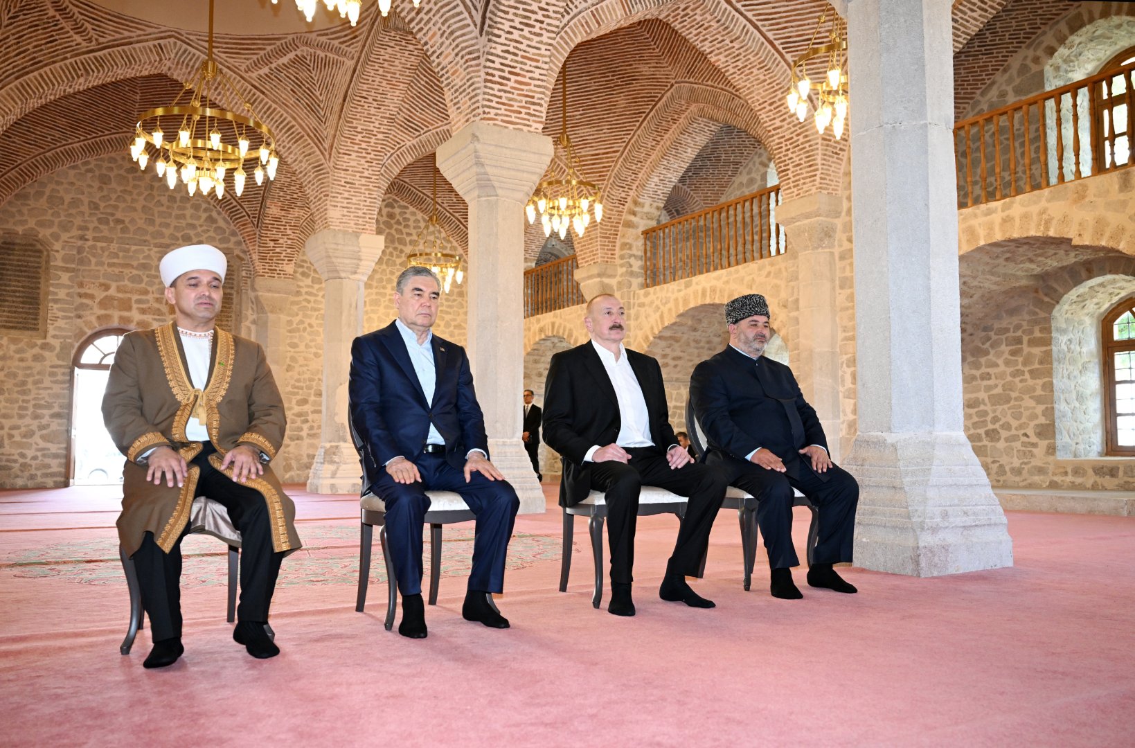 Prezident İlham Əliyev və Türkmənistan Xalq Məsləhətinin sədri Şuşada Yuxarı Gövhər Ağa məscidini ziyarət ediblər (FOTO)