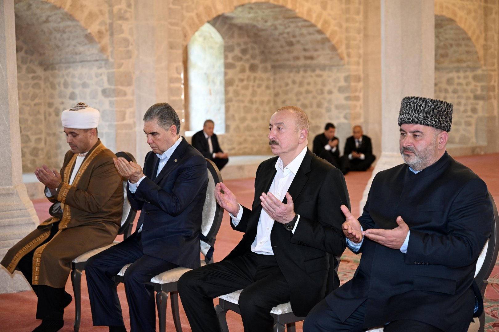 Prezident İlham Əliyev və Türkmənistan Xalq Məsləhətinin sədri Şuşada Yuxarı Gövhər Ağa məscidini ziyarət ediblər (FOTO)