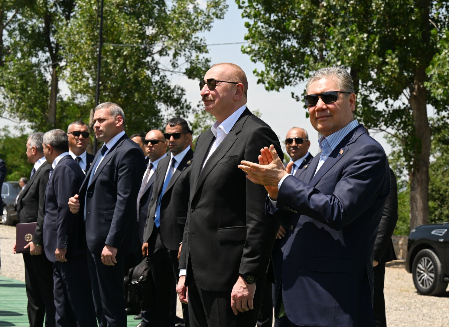 Prezident İlham Əliyev Qurbanqulu Berdiməhəmmədova Cıdır düzündə “Dostluq” adlı Qarabağ atı hədiyyə edib (FOTO)