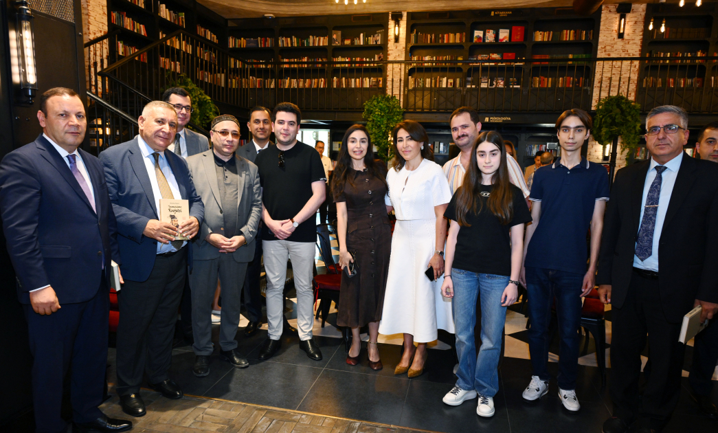 Heydər Əliyev Fondunun vitse-prezidenti Leyla Əliyeva Bakı Kitab Mərkəzində “Tanımadığımız Konfutsi” adlı gecədə iştirak edib (FOTO)