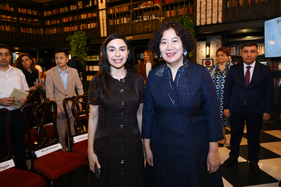 Heydər Əliyev Fondunun vitse-prezidenti Leyla Əliyeva Bakı Kitab Mərkəzində “Tanımadığımız Konfutsi” adlı gecədə iştirak edib (FOTO)