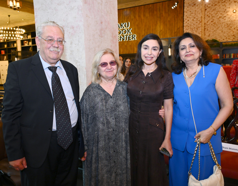 Heydər Əliyev Fondunun vitse-prezidenti Leyla Əliyeva Bakı Kitab Mərkəzində “Tanımadığımız Konfutsi” adlı gecədə iştirak edib (FOTO)