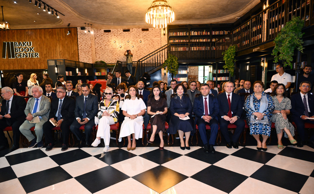 Heydər Əliyev Fondunun vitse-prezidenti Leyla Əliyeva Bakı Kitab Mərkəzində “Tanımadığımız Konfutsi” adlı gecədə iştirak edib (FOTO)