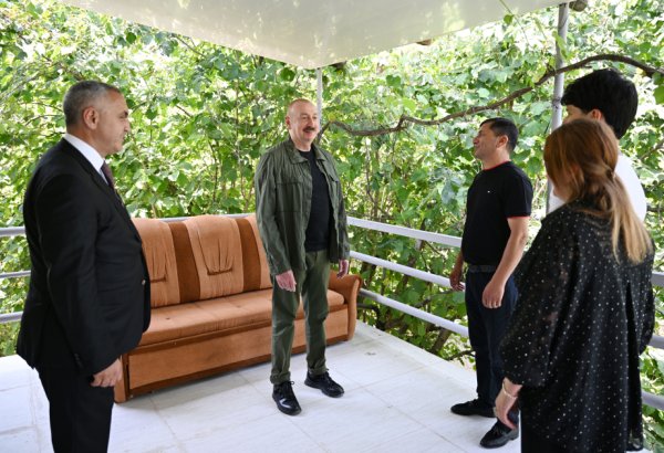 Prezident İlham Əliyev Xocalının Xanyurdu kəndində olub, kəndə köçən bir qrup sakinlə görüşüb (FOTO/VİDEO) (YENİLƏNİB)