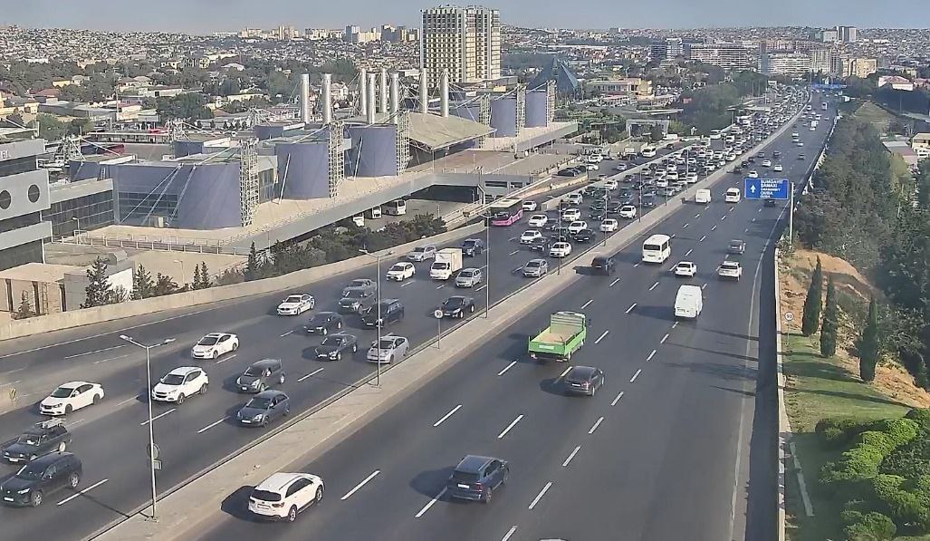 Sürücülərin NƏZƏRİNƏ: Paytaxtın bir sıra yollarında tıxac var - SİYAHI (FOTO)