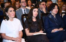 Heydər Əliyev Fondunun vitse-prezidenti Leyla Əliyeva Bakı Kitab Mərkəzində “Tanımadığımız Konfutsi” adlı gecədə iştirak edib (FOTO)