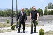 Prezident İlham Əliyev Xocalının Təzəbinə kəndində görülən işlərlə tanış olub (FOTO)