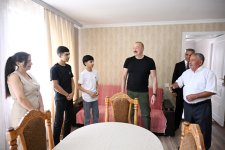 Prezident İlham Əliyev Xocalının Təzəbinə kəndində görülən işlərlə tanış olub (FOTO)