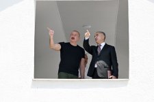Prezident İlham Əliyev Xocalının Təzəbinə kəndində görülən işlərlə tanış olub (FOTO)