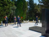 ANAMA kollektivi Ulu Öndərin məzarını ziyarət edib (FOTO)