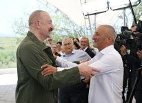 Prezident İlham Əliyev Xocalının Xanyurdu kəndində olub, kəndə köçən bir qrup sakinlə görüşüb (FOTO) (YENİLƏNİB)