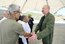 Prezident İlham Əliyev Xocalının Xanyurdu kəndində olub, kəndə köçən bir qrup sakinlə görüşüb (FOTO) (YENİLƏNİB)