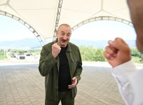 Prezident İlham Əliyev Xocalının Xanyurdu kəndində olub, kəndə köçən bir qrup sakinlə görüşüb (FOTO) (YENİLƏNİB)