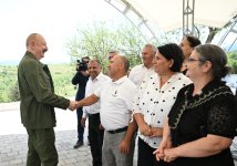 Prezident İlham Əliyev Xocalının Xanyurdu kəndində olub, kəndə köçən bir qrup sakinlə görüşüb (FOTO) (YENİLƏNİB)