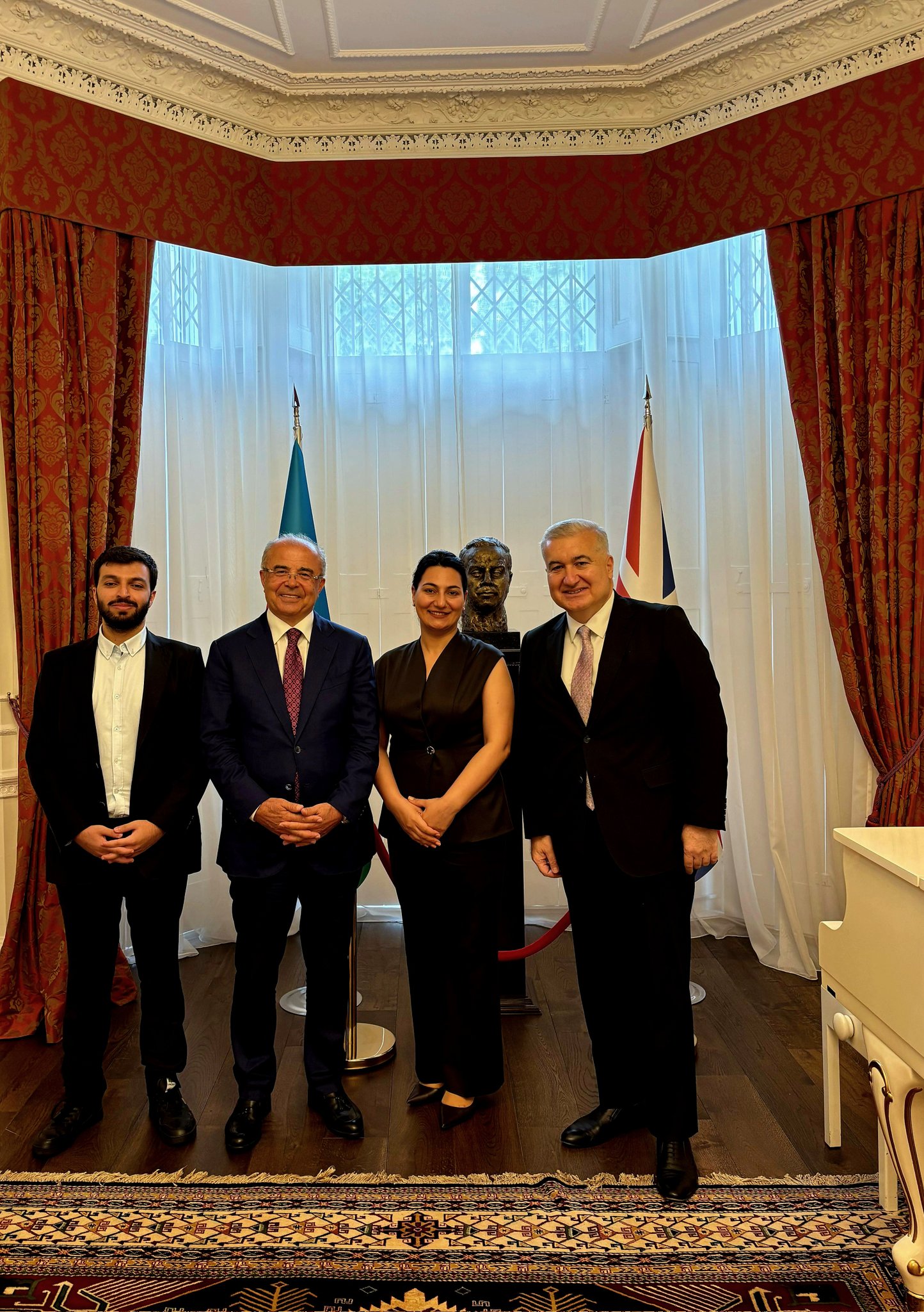 Azərbaycan İdman Akademiyasının rektoru Fuad Hacıyev Londonda səfir Elin Süleymanovla görüşüb (FOTO)
