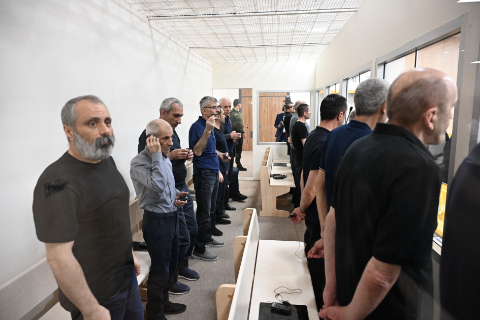 Ermənistan silahlı qüvvələrinin qalıqları və qeyri-qanuni erməni silahlı dəstələrinin törətdiyi təxribatlar nəticəsində zərər çəkmiş şəxslər məhkəmədə ifadə veriblər (FOTO)