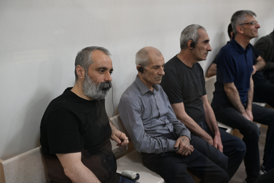 Ermənistan silahlı qüvvələrinin qalıqları və qeyri-qanuni erməni silahlı dəstələrinin törətdiyi təxribatlar nəticəsində zərər çəkmiş şəxslər məhkəmədə ifadə veriblər (FOTO)