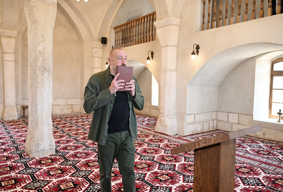 Prezident İlham Əliyev Ağdamın Qiyaslı kəndindəki tarixi məscidin binasının bərpadan sonra açılışında iştirak edib (FOTO)