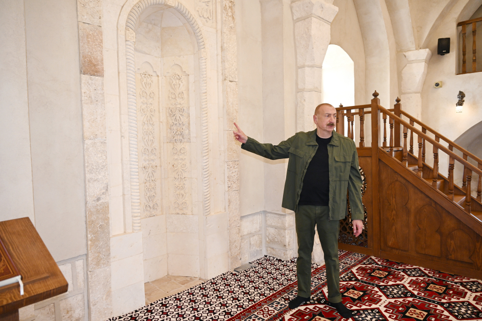 Prezident İlham Əliyev Ağdamın Qiyaslı kəndindəki tarixi məscidin binasının bərpadan sonra açılışında iştirak edib (FOTO)
