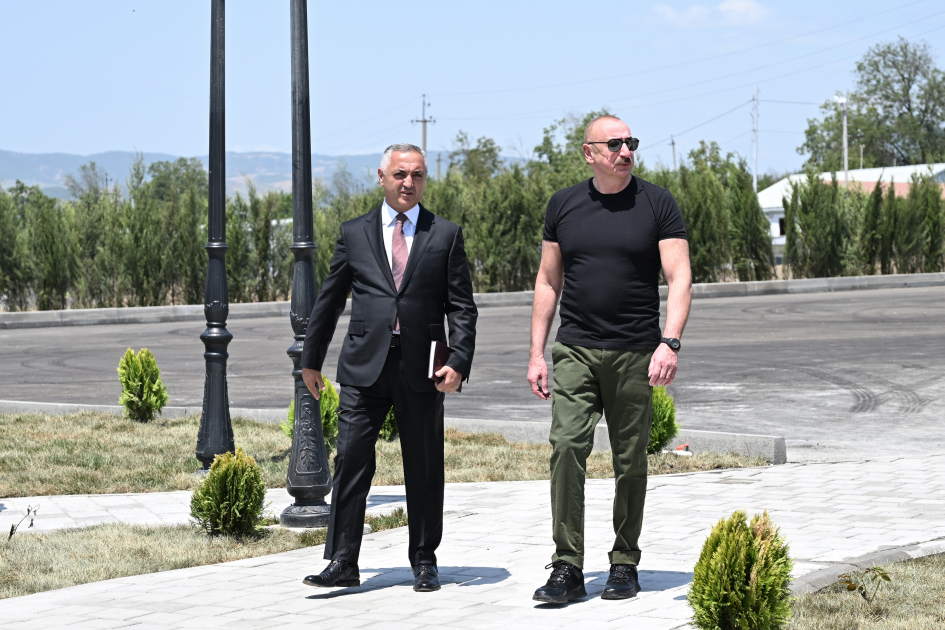 Prezident İlham Əliyev Xocalının Təzəbinə kəndində görülən işlərlə tanış olub (FOTO)