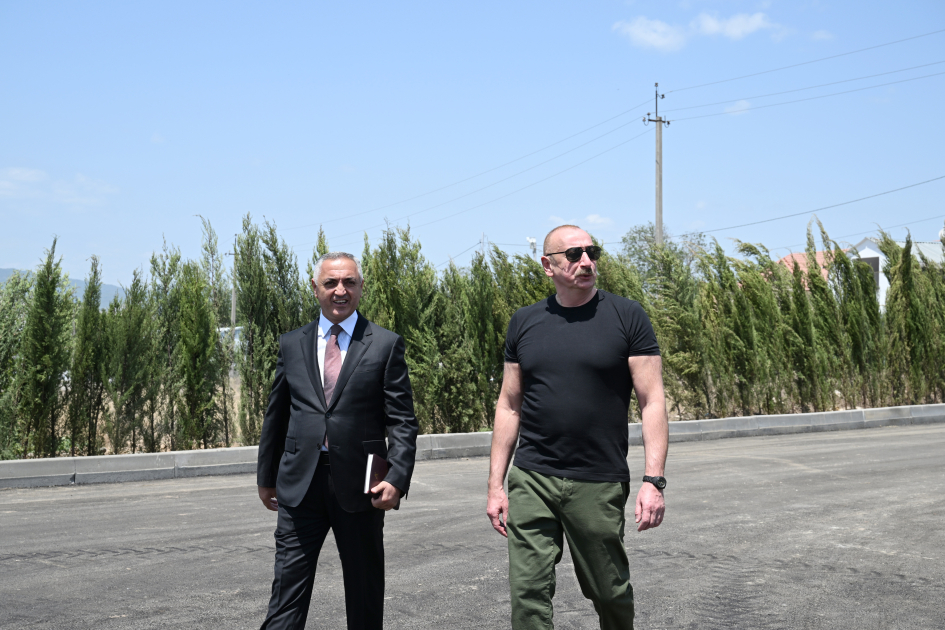 Prezident İlham Əliyev Xocalının Təzəbinə kəndində görülən işlərlə tanış olub (FOTO)