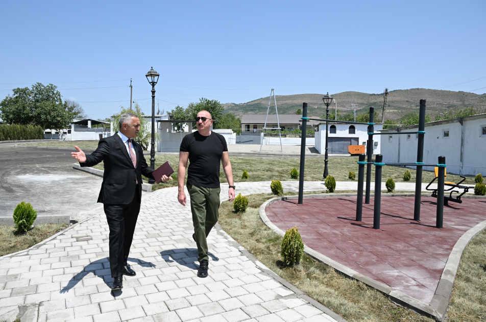 Prezident İlham Əliyev Xocalının Təzəbinə kəndində görülən işlərlə tanış olub (FOTO)