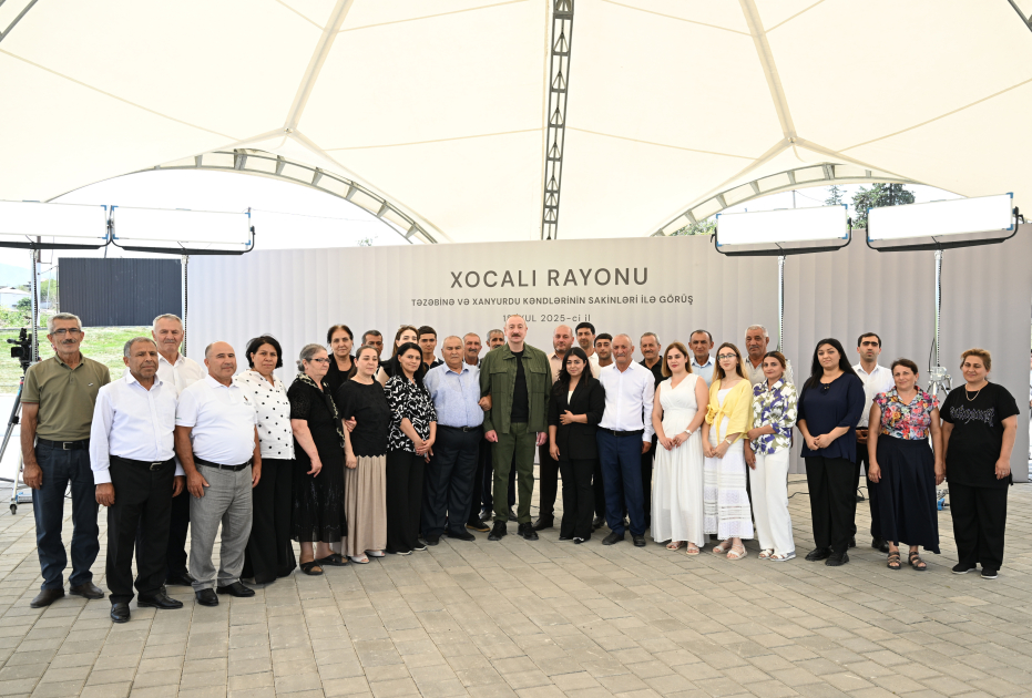 Prezident İlham Əliyev Xocalının Xanyurdu kəndində olub, kəndə köçən bir qrup sakinlə görüşüb (FOTO)