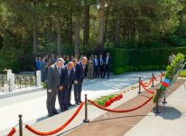 ANAMA kollektivi Agentliyin təsis edilməsinin 27-ci ildönümü ilə əlaqədar Ulu Öndərin məzarını ziyarət edib (FOTO)
