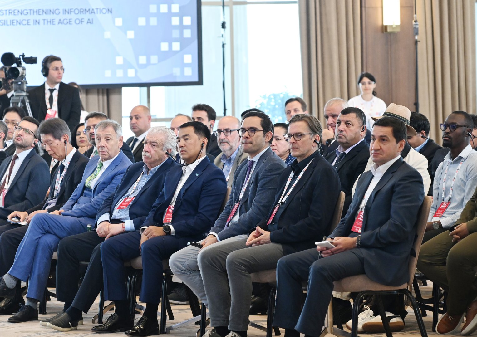 Prezident İlham Əliyevin III Şuşa Qlobal Media Forumunun iştirakçıları ilə görüşü keçirilib (FOTO/VIDEO)