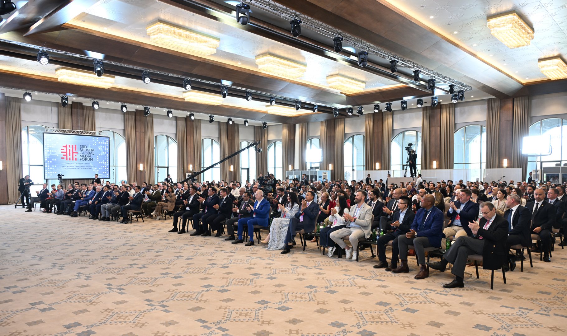Prezident İlham Əliyevin III Şuşa Qlobal Media Forumunun iştirakçıları ilə görüşü keçirilib (FOTO/VIDEO)