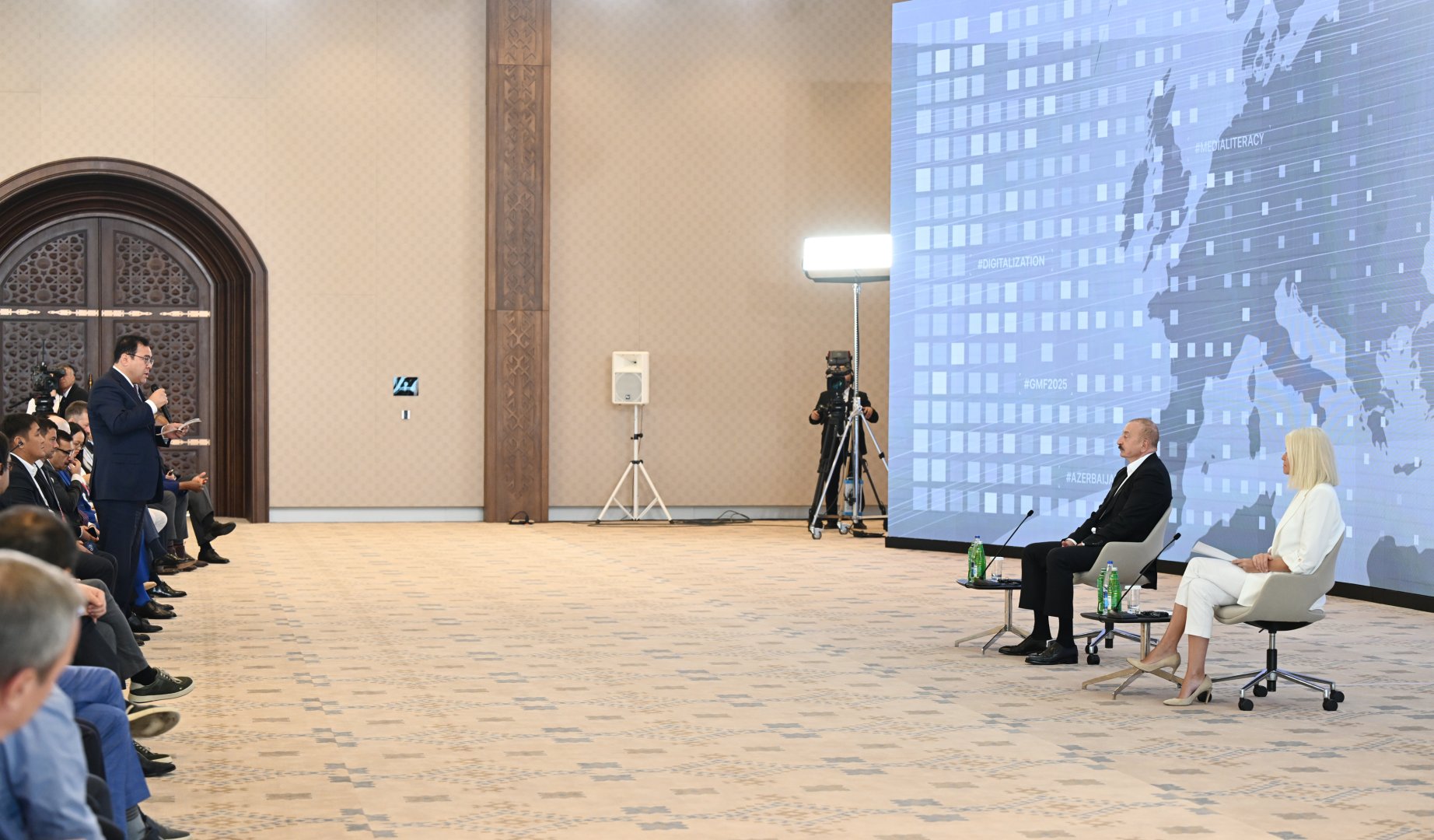 Prezident İlham Əliyevin III Şuşa Qlobal Media Forumunun iştirakçıları ilə görüşü keçirilib (FOTO/VIDEO)