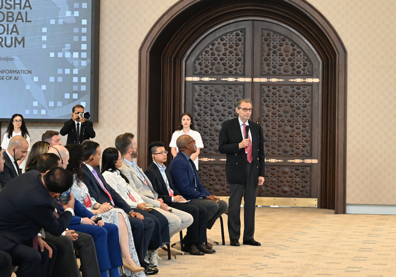 Prezident İlham Əliyevin III Şuşa Qlobal Media Forumunun iştirakçıları ilə görüşü keçirilib (FOTO/VIDEO)