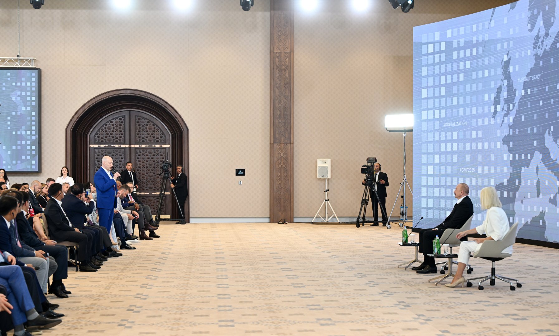 Prezident İlham Əliyevin III Şuşa Qlobal Media Forumunun iştirakçıları ilə görüşü keçirilib (FOTO/VIDEO)