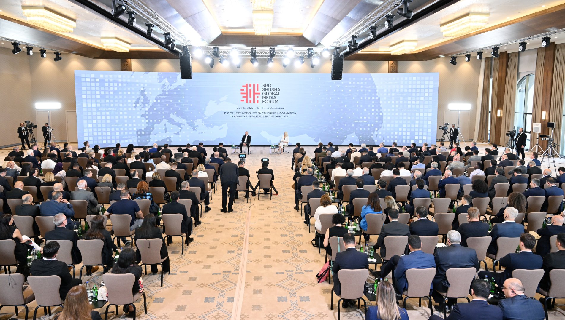 Prezident İlham Əliyevin III Şuşa Qlobal Media Forumunun iştirakçıları ilə görüşü keçirilib (FOTO/VIDEO)