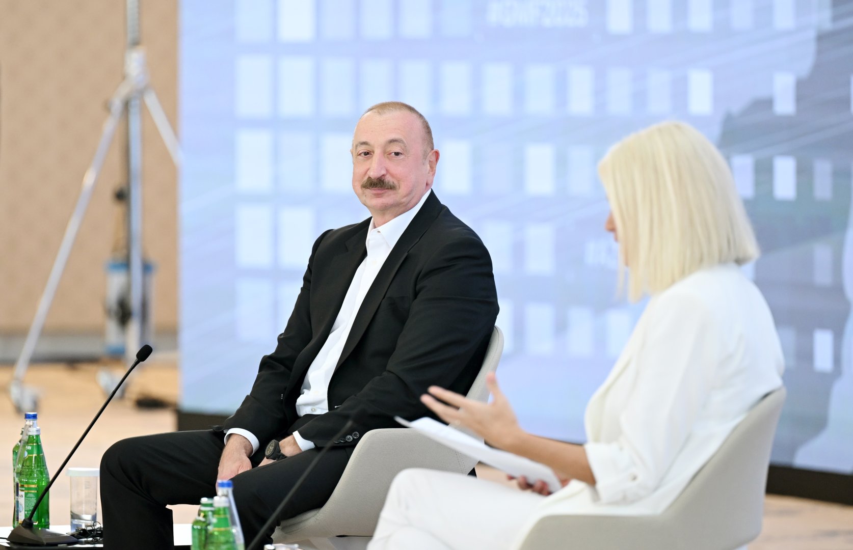 Prezident İlham Əliyevin III Şuşa Qlobal Media Forumunun iştirakçıları ilə görüşü keçirilib (FOTO/VIDEO)