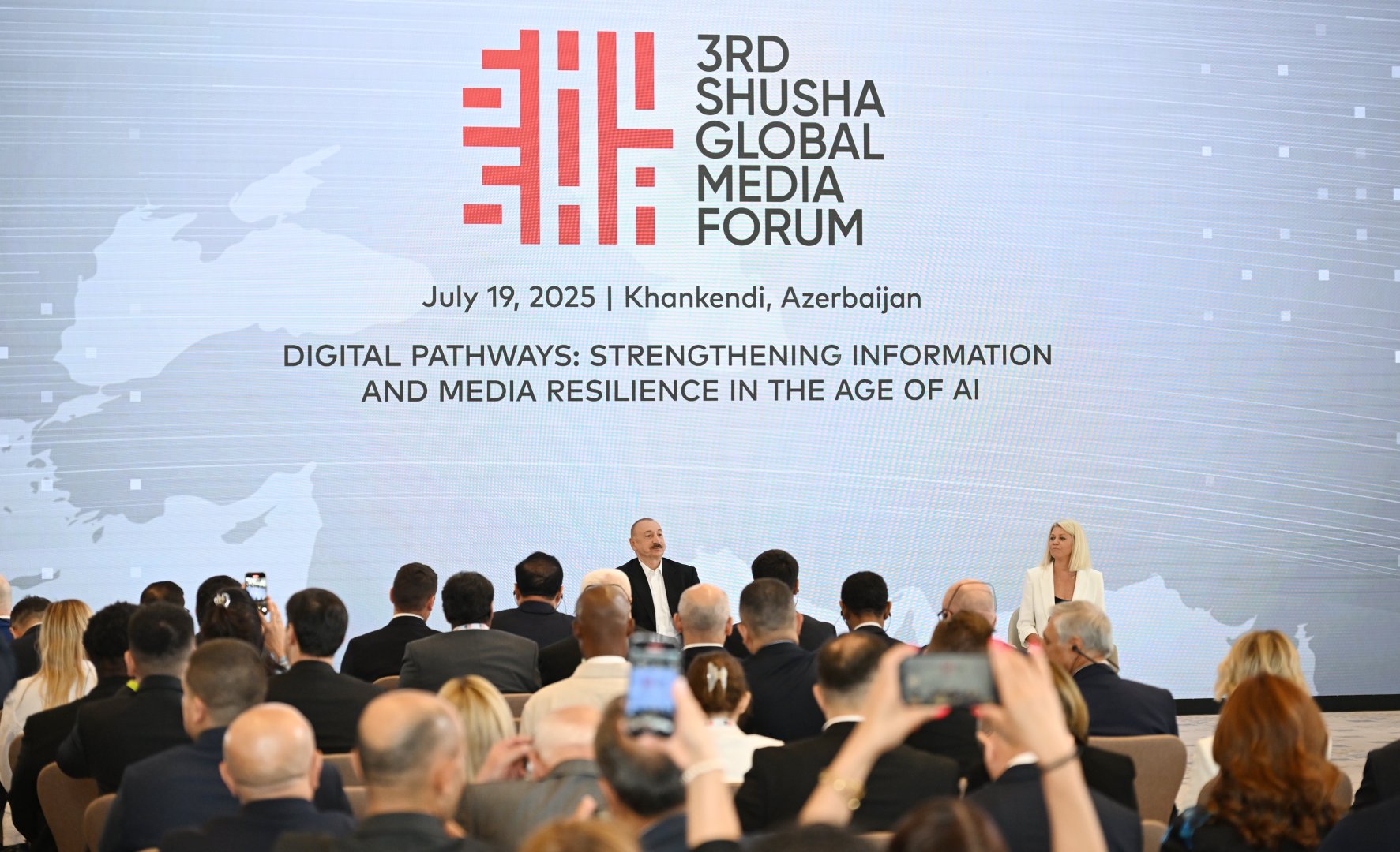 Prezident İlham Əliyevin III Şuşa Qlobal Media Forumunun iştirakçıları ilə görüşü keçirilib (FOTO/VIDEO)
