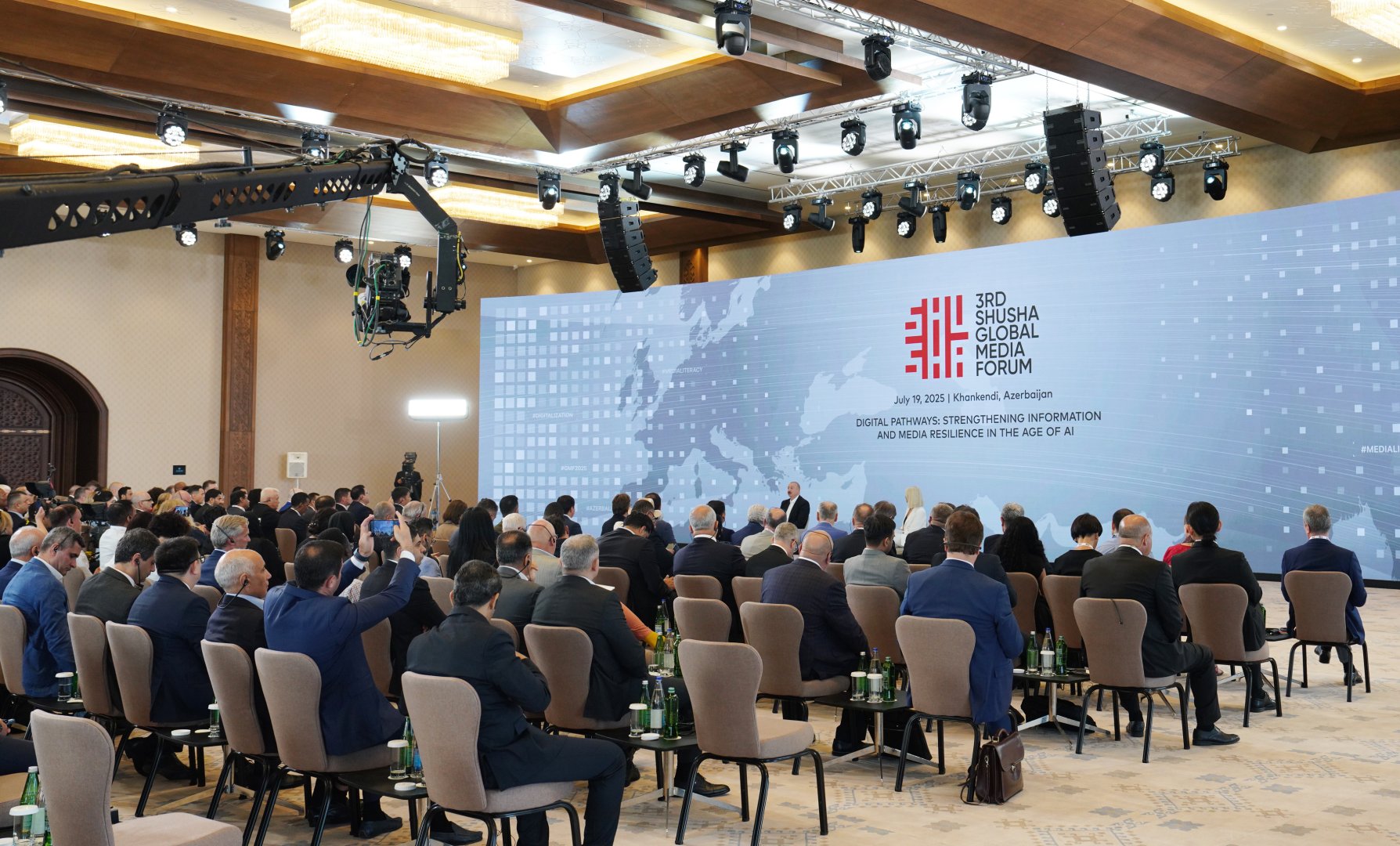 Prezident İlham Əliyevin III Şuşa Qlobal Media Forumunun iştirakçıları ilə görüşü keçirilib (FOTO/VIDEO)