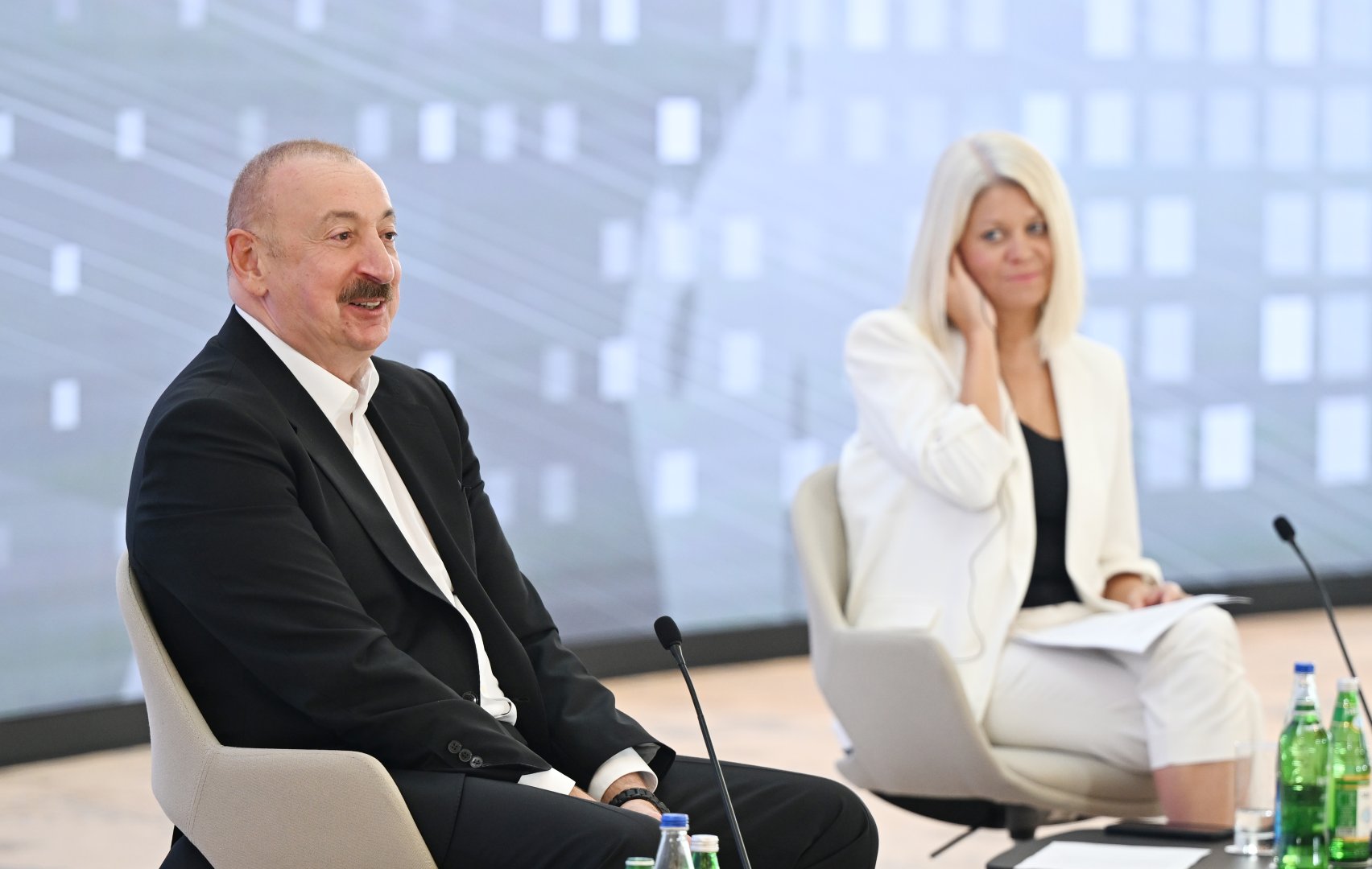 Prezident İlham Əliyevin III Şuşa Qlobal Media Forumunun iştirakçıları ilə görüşü keçirilib (FOTO/VIDEO)