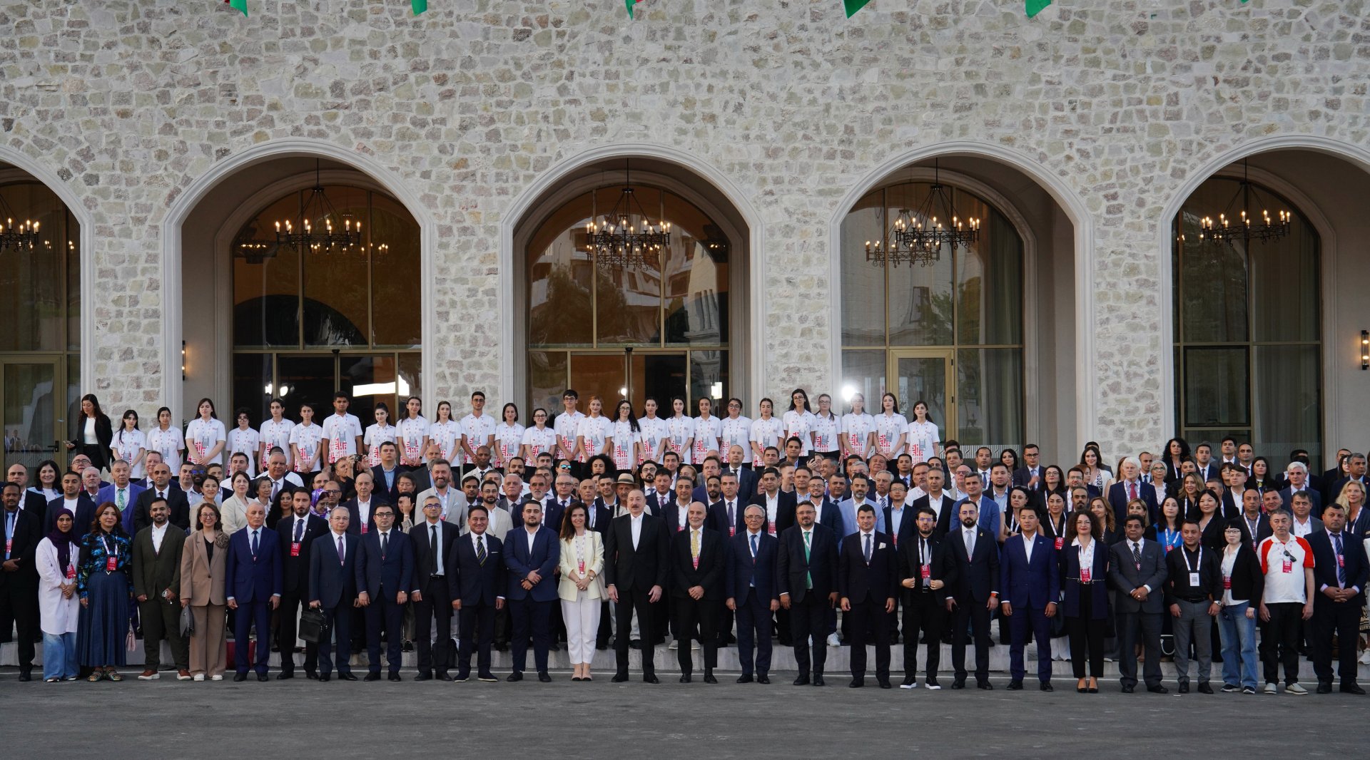 Prezident İlham Əliyevin III Şuşa Qlobal Media Forumunun iştirakçıları ilə görüşü keçirilib (FOTO/VIDEO)
