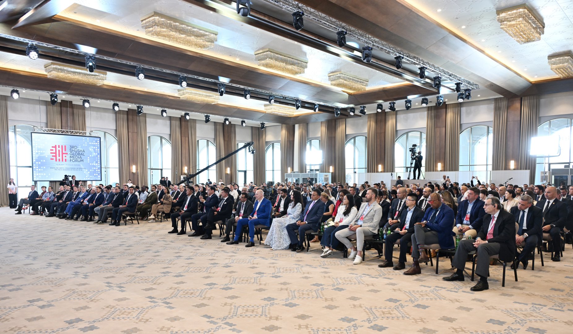 Prezident İlham Əliyevin III Şuşa Qlobal Media Forumunun iştirakçıları ilə görüşü keçirilib (FOTO/VIDEO)