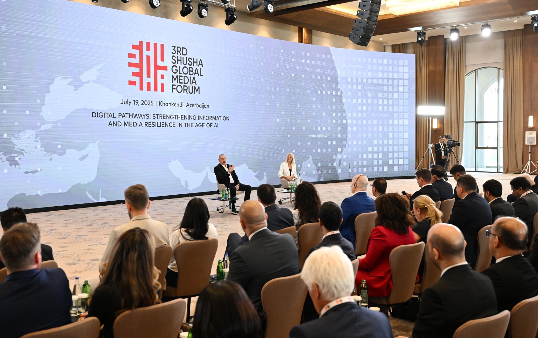 Prezident İlham Əliyevin III Şuşa Qlobal Media Forumunun iştirakçıları ilə görüşü keçirilib (FOTO/VIDEO)