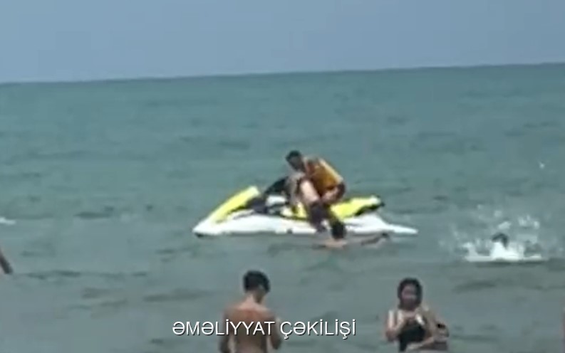 Dənizdə batan gənc son anda xilas edildi (VİDEO)