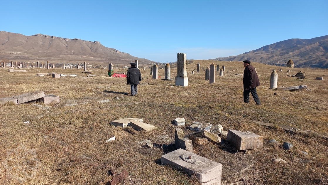 Xocalı qəbiristanlığında aparılan tədqiqatlarda vandalizm aktları aşkarlanıb (FOTO)