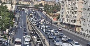 Sürücülərin NƏZƏRİNƏ: Paytaxtın bir sıra yollarında tıxac var - SİYAHI (FOTO)