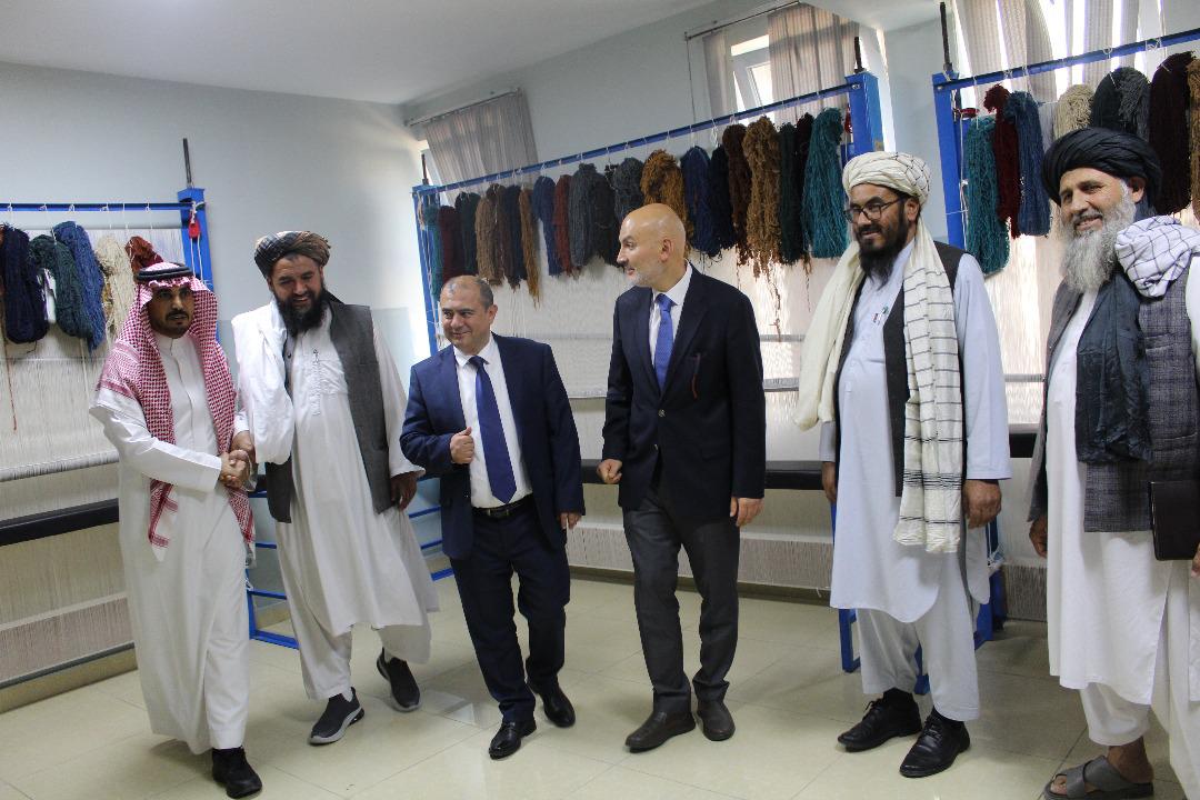 Azərbaycanın dəstəyi ilə Əfqanıstanda qadınlar üçün xalçaçılıq üzrə tədris mərkəzinin açılıb (FOTO)