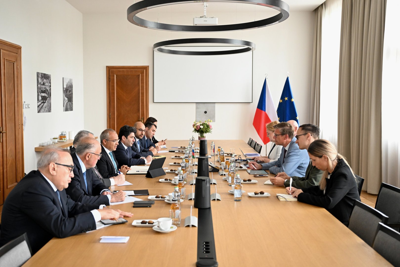 Azərbaycanla Çexiya nəqliyyat və tranzit sahələrində əməkdaşlığı müzakirə edib (FOTO)