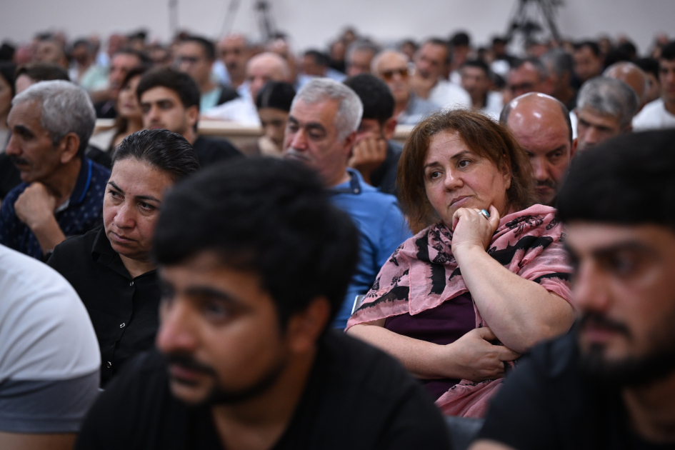 Ermənistan silahlı qüvvələrinin təxribatları nəticəsində yaralanmış, evləri dağıdılmış, əsir və girovluqda olmuş 60-dan çox zərərçəkmiş şəxs məhkəmədə ifadə verib (FOTO)