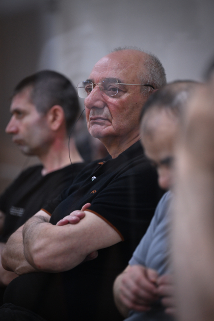 Ermənistan silahlı qüvvələrinin təxribatları nəticəsində yaralanmış, evləri dağıdılmış, əsir və girovluqda olmuş 60-dan çox zərərçəkmiş şəxs məhkəmədə ifadə verib (FOTO)