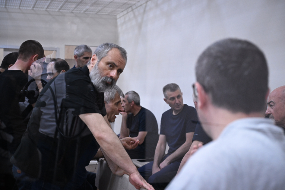 Ermənistan silahlı qüvvələrinin təxribatları nəticəsində yaralanmış, evləri dağıdılmış, əsir və girovluqda olmuş 60-dan çox zərərçəkmiş şəxs məhkəmədə ifadə verib (FOTO)